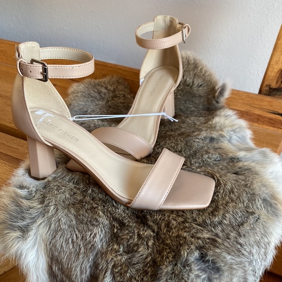 ❤️Cute, On Trend Square Toe Ankle Strap Geometric Block Heeled Dress Sandals - Picture 2 of 11